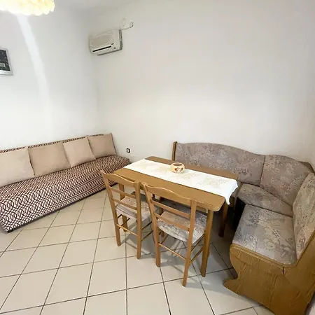 In 41603 Apartment Dramalj